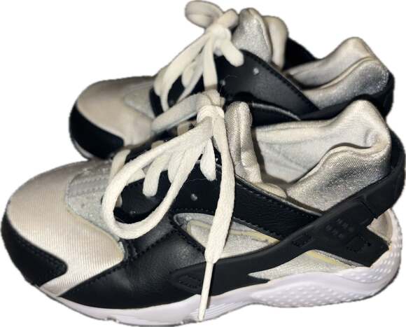 Nike Other - Nike Air Huarache Kids 13C Metallic Silver Black Shoes 704949-044